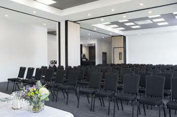Mercure Airport Hotel 4*